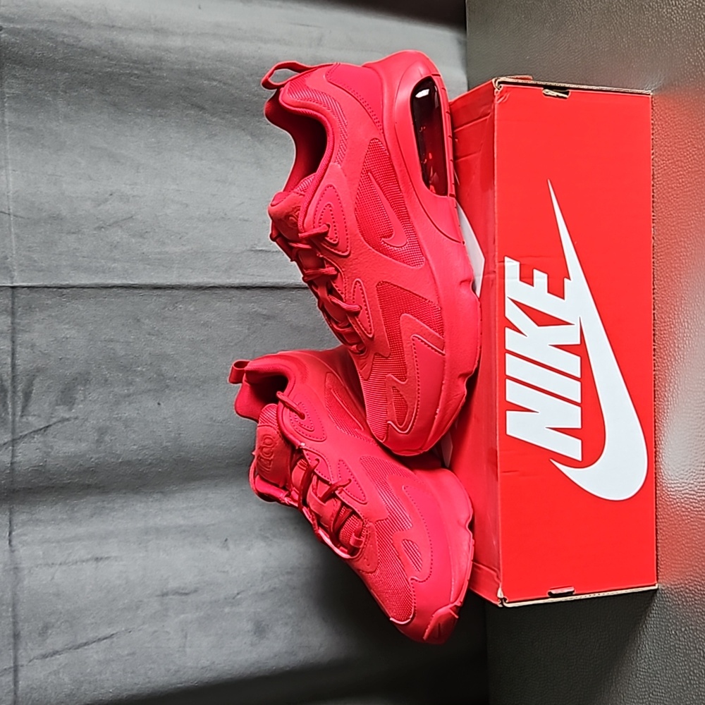 Womens Nike Air Maz 200